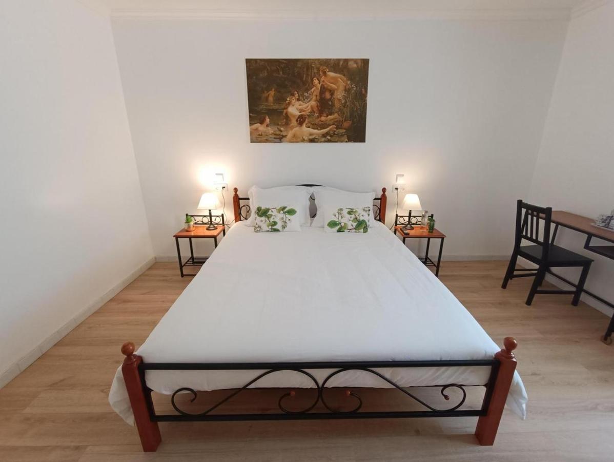 Maison Sur Le Lot Bed & Breakfast Saint-Vincent-Rive-dʼOlt Екстериор снимка